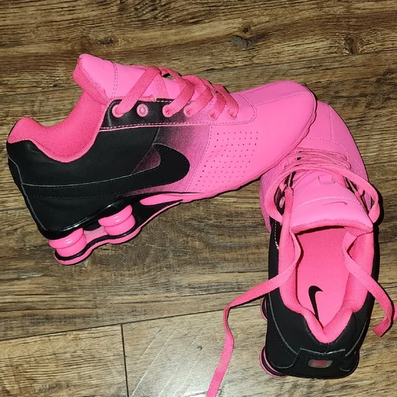 Brand New Nike Women's Athletic Shoes in Pink and Black - Picture 3 of 7